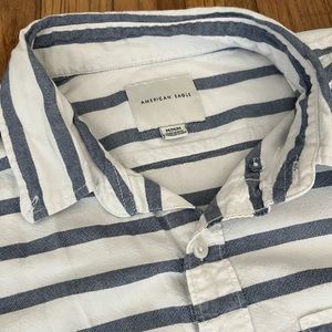 American Eagle men’s white and blue stripe short sleeve button down